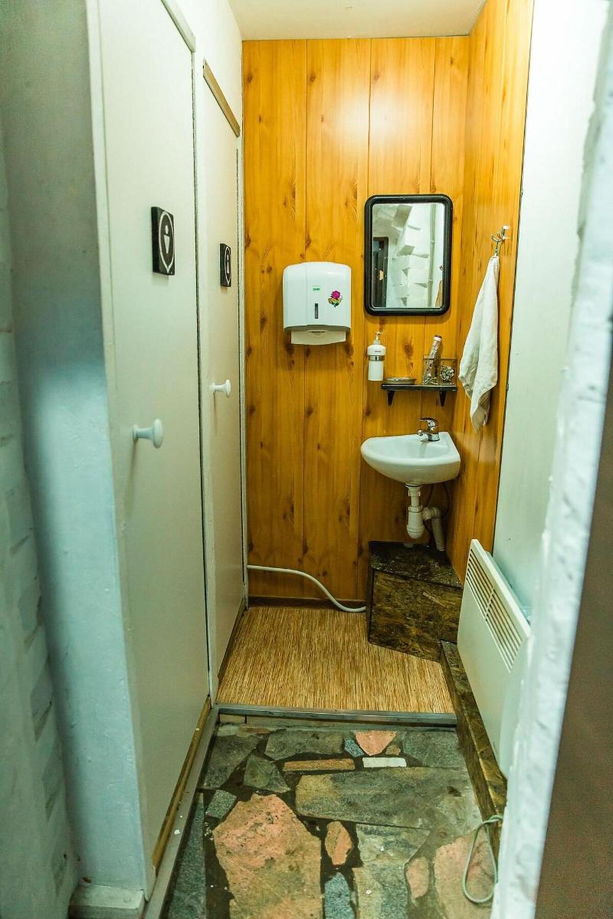 MONTANA HOSTEL