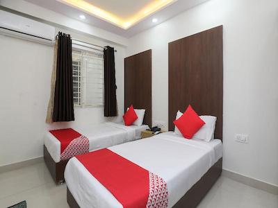 OYO 12544 Varcity Twin Towers