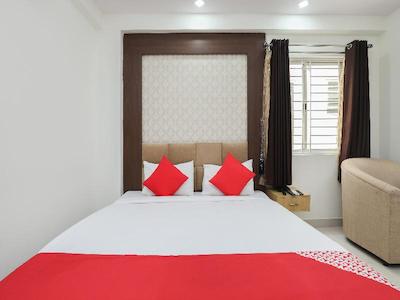 OYO 12544 Varcity Twin Towers