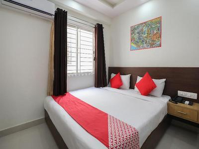 OYO 12544 Varcity Twin Towers