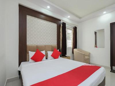 OYO 12544 Varcity Twin Towers