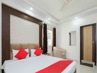 OYO 12544 Varcity Twin Towers