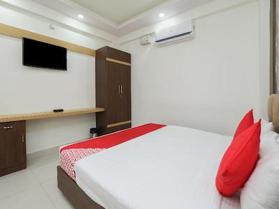 OYO 12544 Varcity Twin Towers