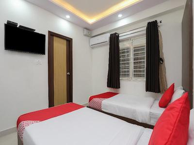 OYO 12544 Varcity Twin Towers