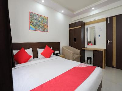 OYO 12544 Varcity Twin Towers