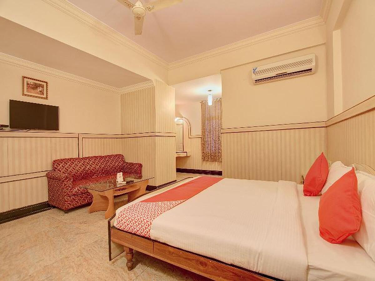 OYO 12985 Sabharwal Viceroy
