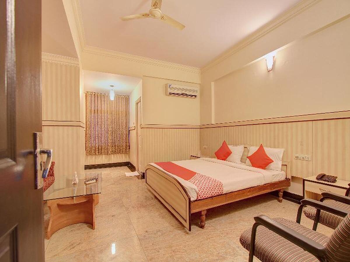 OYO 12985 Sabharwal Viceroy