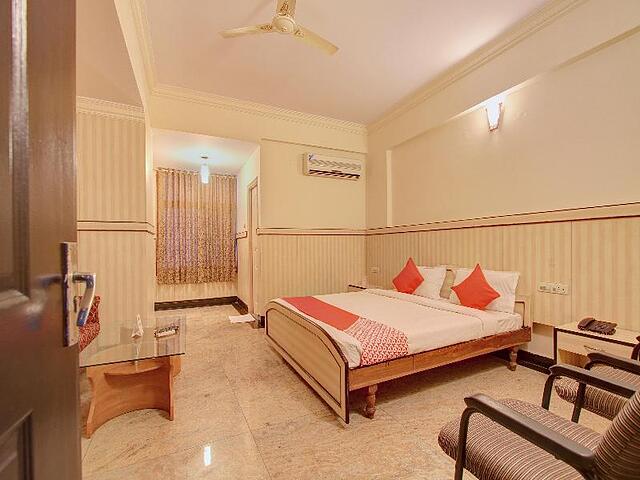 OYO 12985 Sabharwal Viceroy