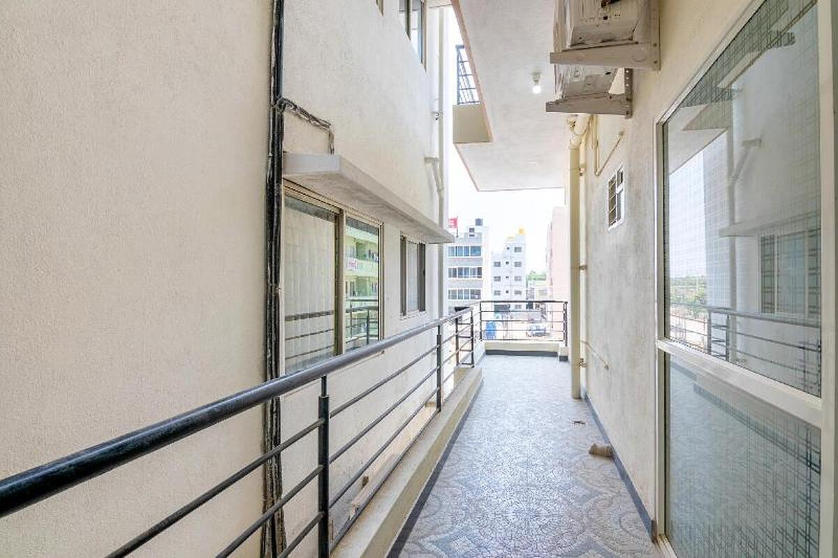 OYO 19749 NEW SHELTON SUITES