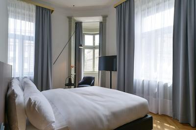 Dependance Golden Crown