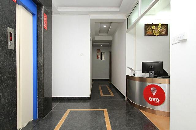 OYO 4767 Royal Park