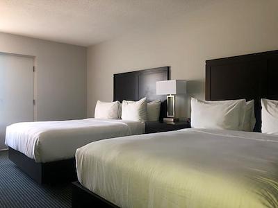 Days Inn by Wyndham Sarnia Harbourfront