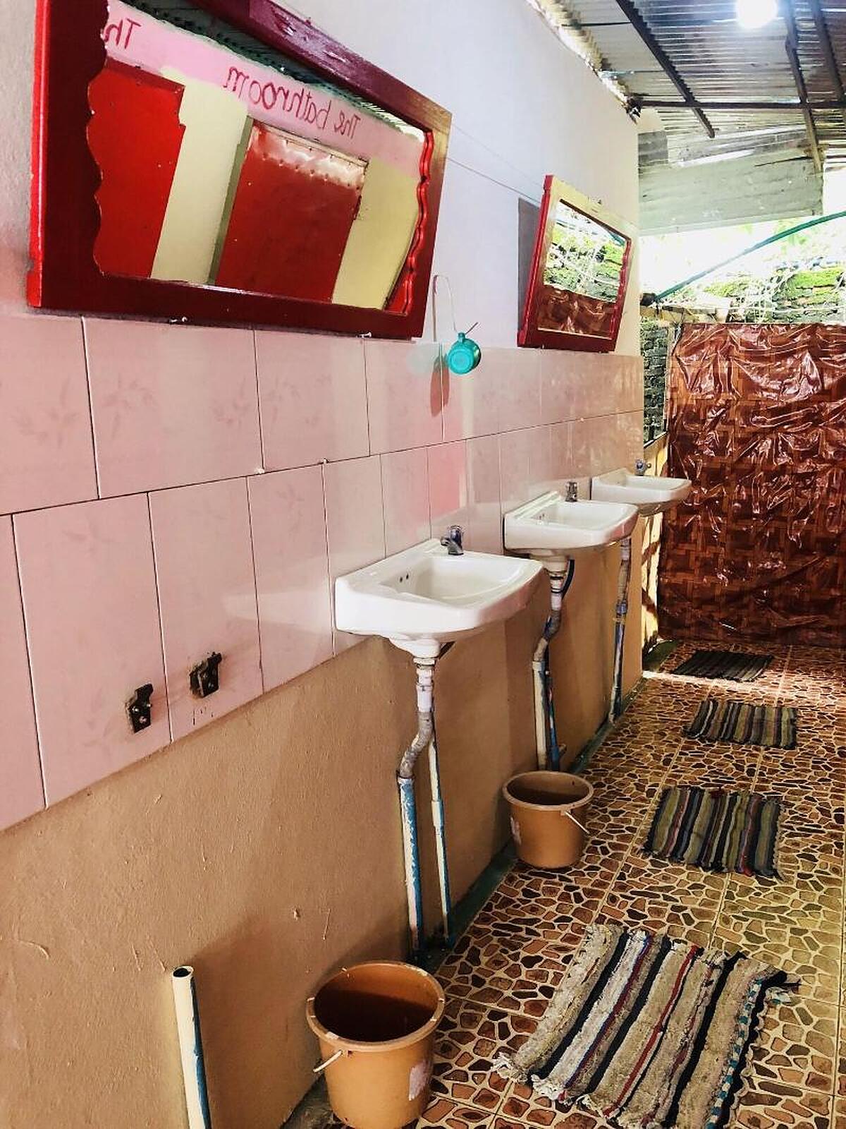 REAL VANG VIENG BACKPACKER HOSTEL