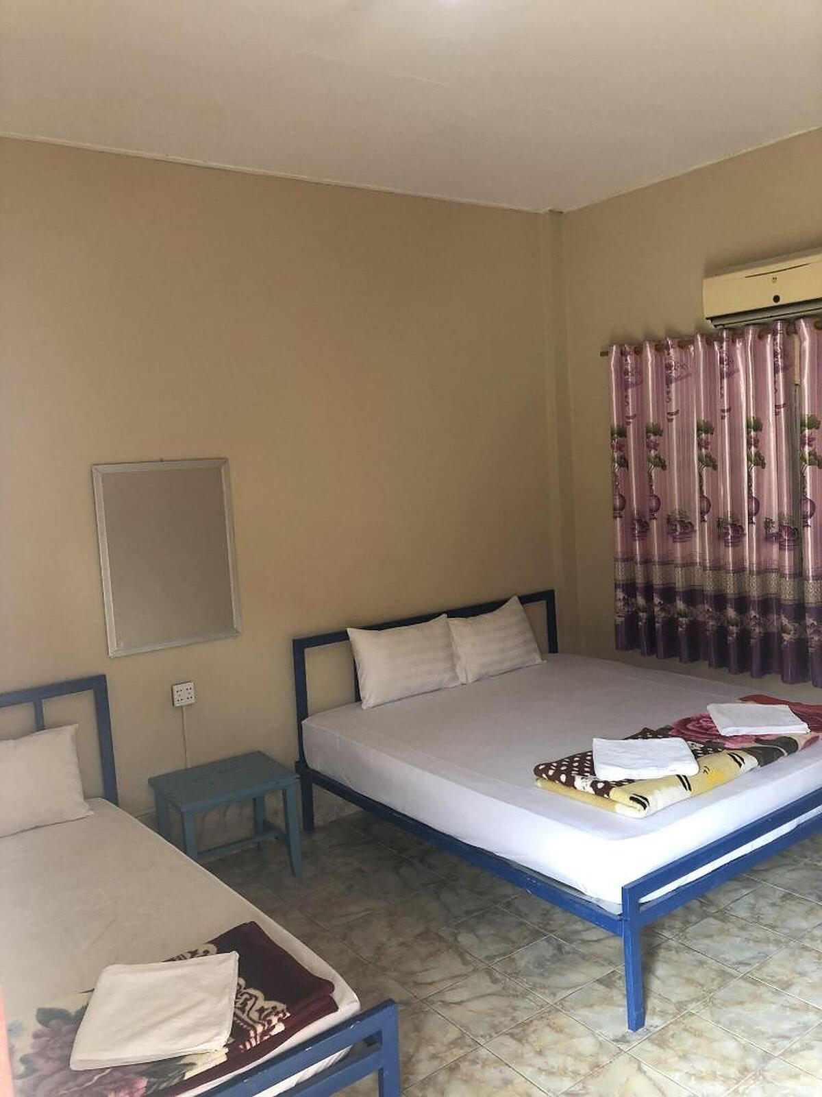 REAL VANG VIENG BACKPACKER HOSTEL