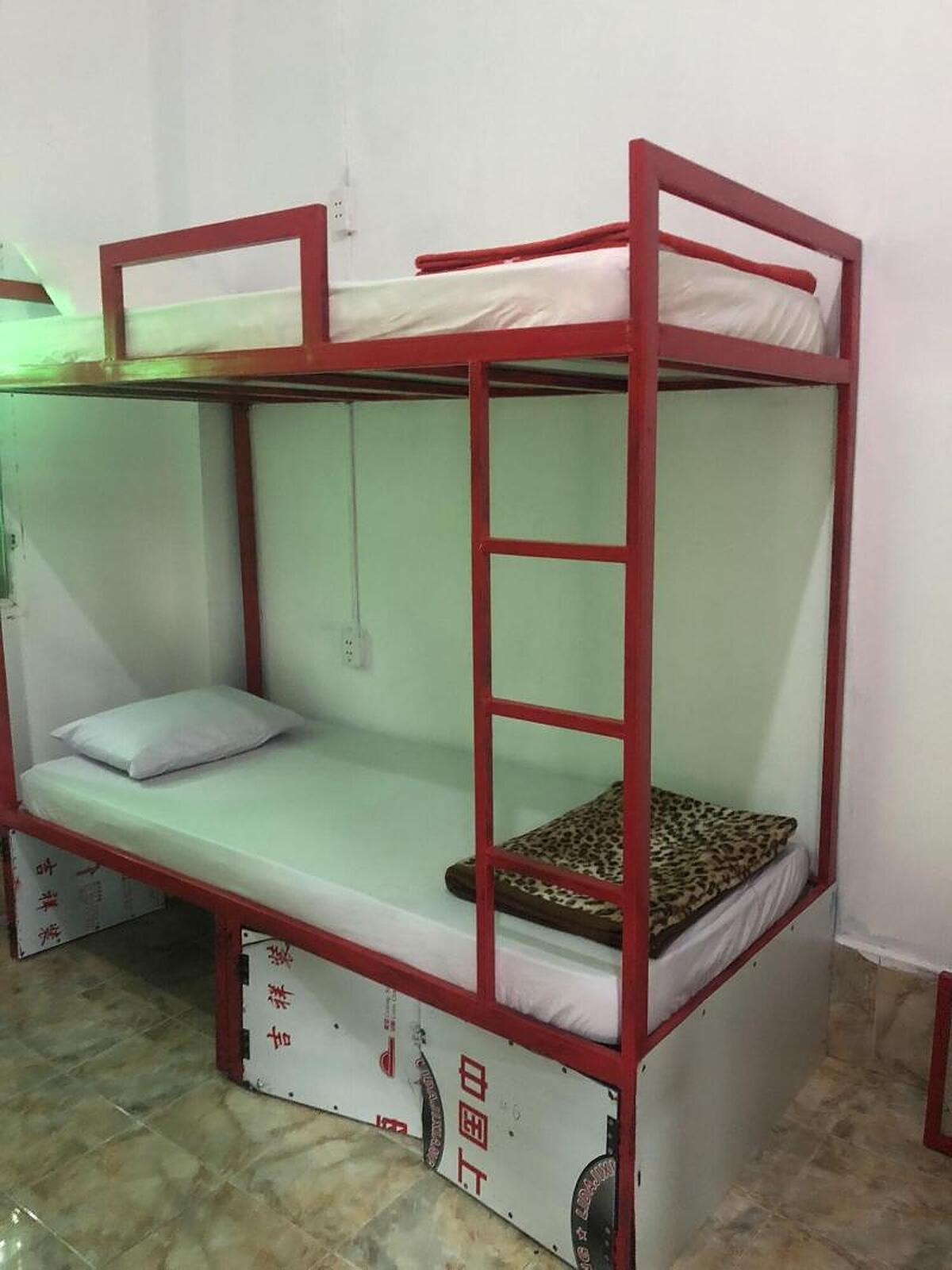 REAL VANG VIENG BACKPACKER HOSTEL