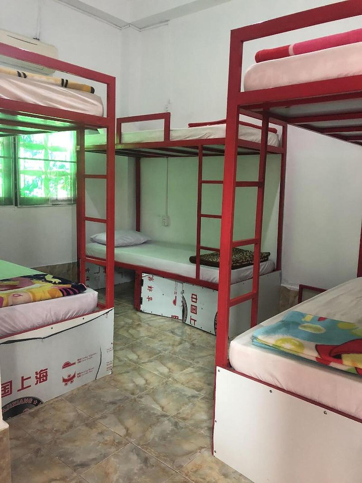 REAL VANG VIENG BACKPACKER HOSTEL