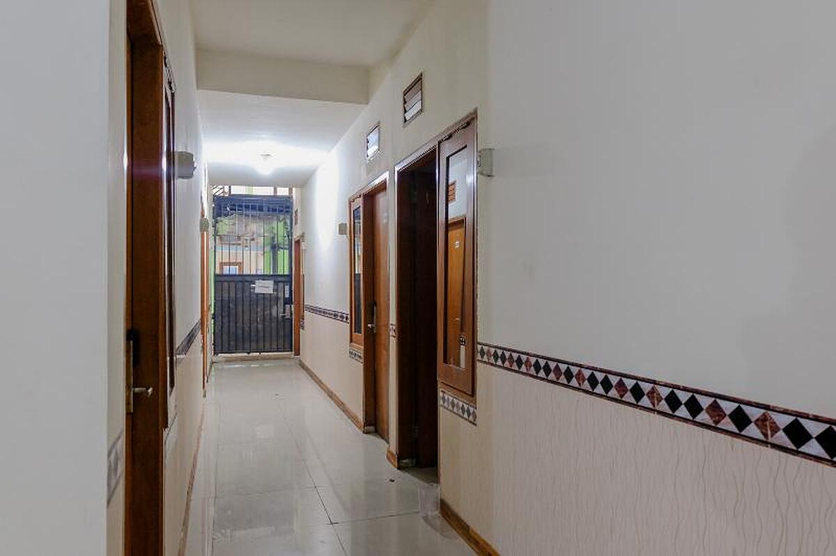 Oyo 1293 Dei Residence Arjosari