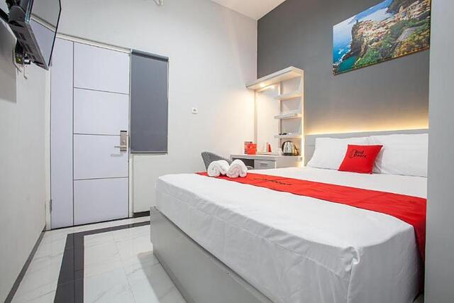 RedDoorz Plus near Politeknik Negeri Malang