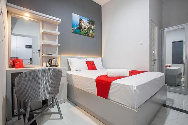 RedDoorz Plus near Politeknik Negeri Malang