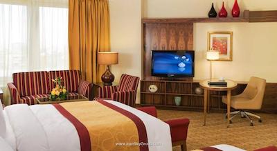 رنسانس مسکو مونارک سنتر