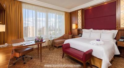 رنسانس مسکو مونارک سنتر