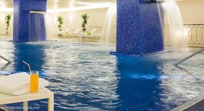 رنسانس مسکو مونارک سنتر