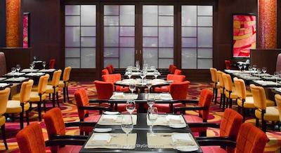 رنسانس مسکو مونارک سنتر