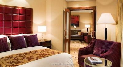 رنسانس مسکو مونارک سنتر