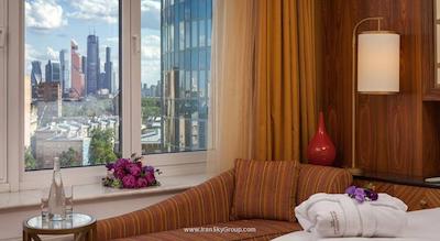 رنسانس مسکو مونارک سنتر