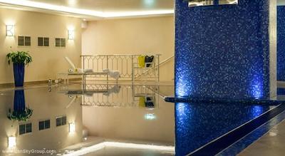 رنسانس مسکو مونارک سنتر