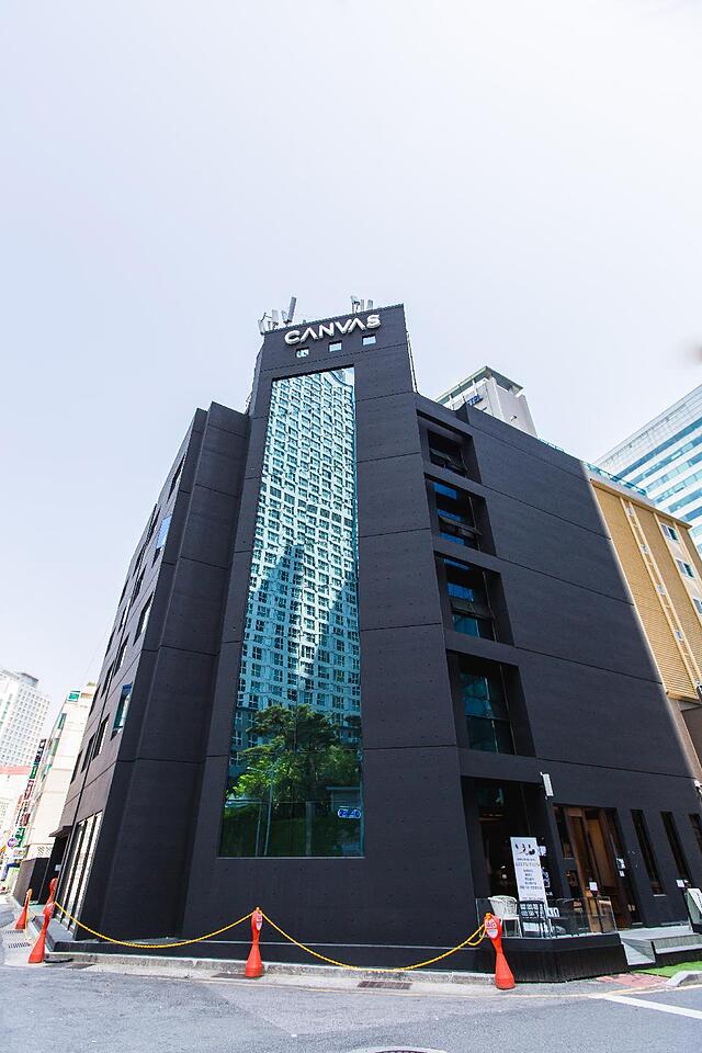 CANVAS HOSTEL
