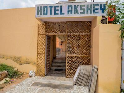 Oyo 18825 Hotel Akshey