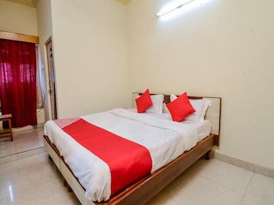 Oyo 18825 Hotel Akshey