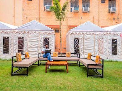 Oyo 18825 Hotel Akshey