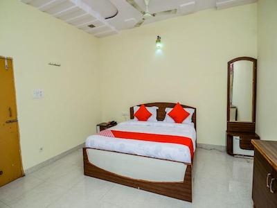 Oyo 18825 Hotel Akshey
