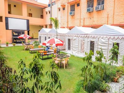 Oyo 18825 Hotel Akshey