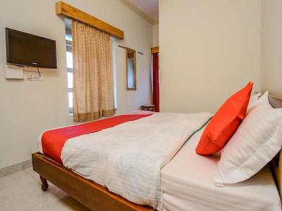 Oyo 18825 Hotel Akshey