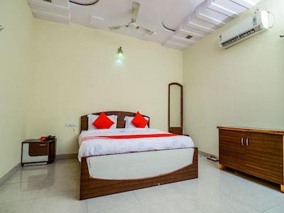 Oyo 18825 Hotel Akshey
