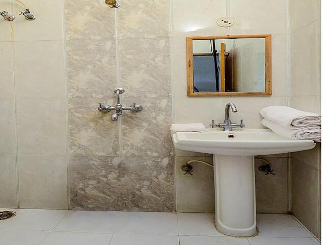 Oyo 18825 Hotel Akshey
