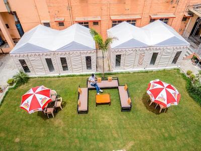 Oyo 18825 Hotel Akshey