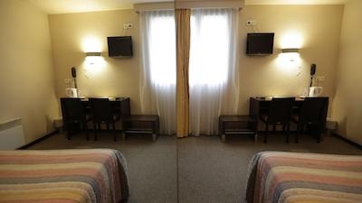 Ha Tel Au Petit Caporal