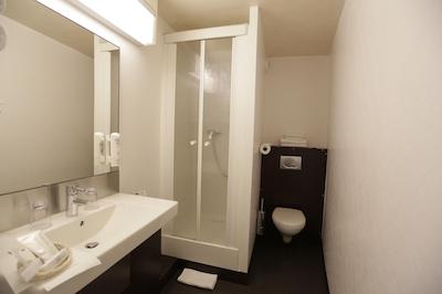 Ha Tel Au Petit Caporal