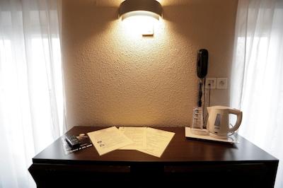 Ha Tel Au Petit Caporal