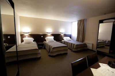 Ha Tel Au Petit Caporal