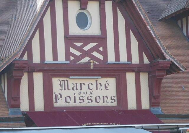 Le Bien Aller In A Shopping District