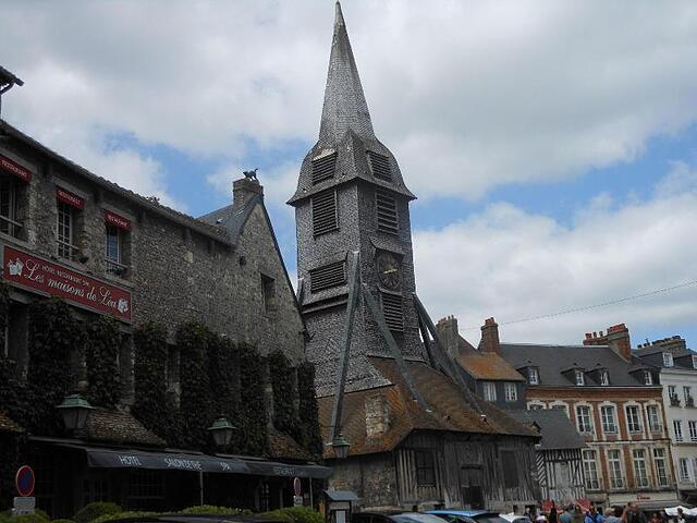 Le Bien Aller In A Shopping District