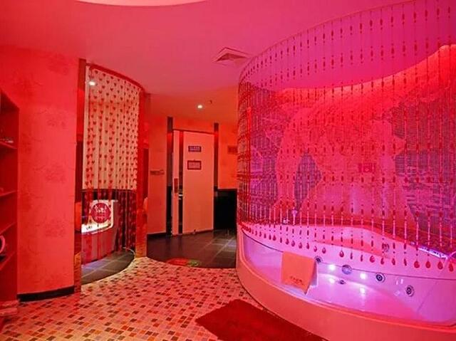 ROMANTIC LOVE THEME HOTEL