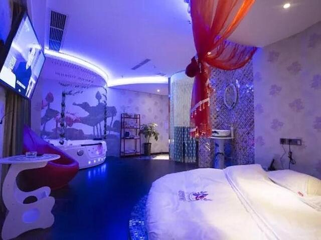 ROMANTIC LOVE THEME HOTEL