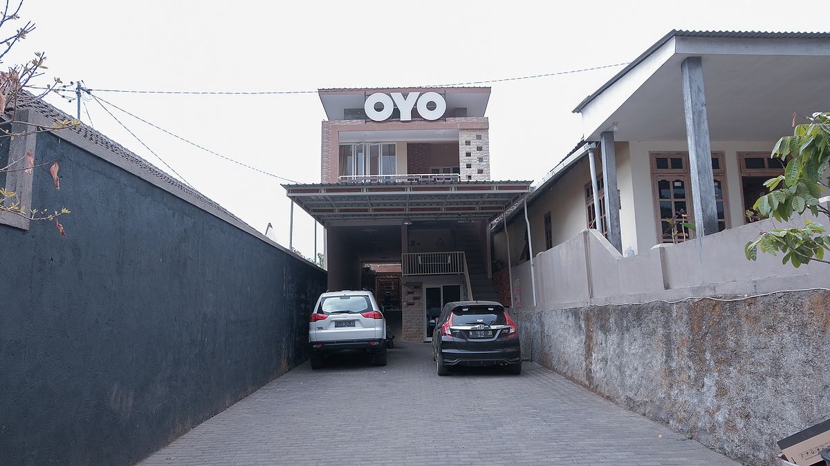 Oyo 1692 Villa Akbar 3