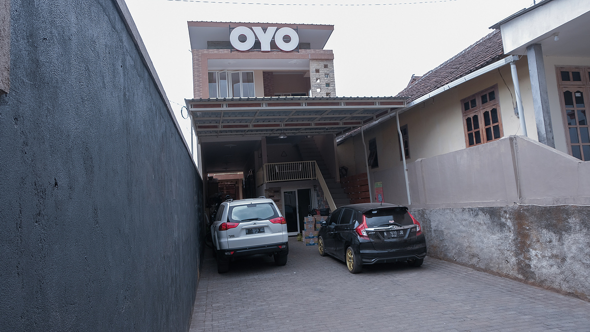 Oyo 1692 Villa Akbar 3